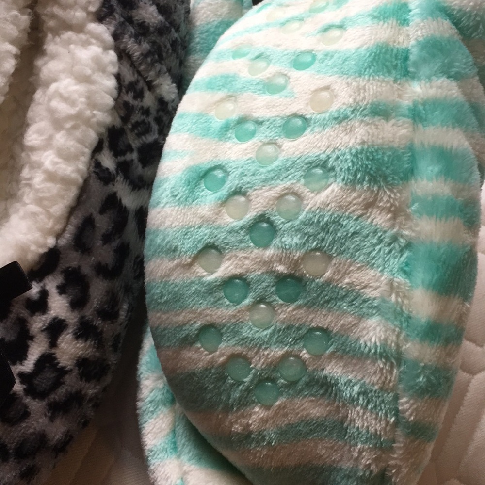 3/$15 Slippers - Picture 2 of 3
